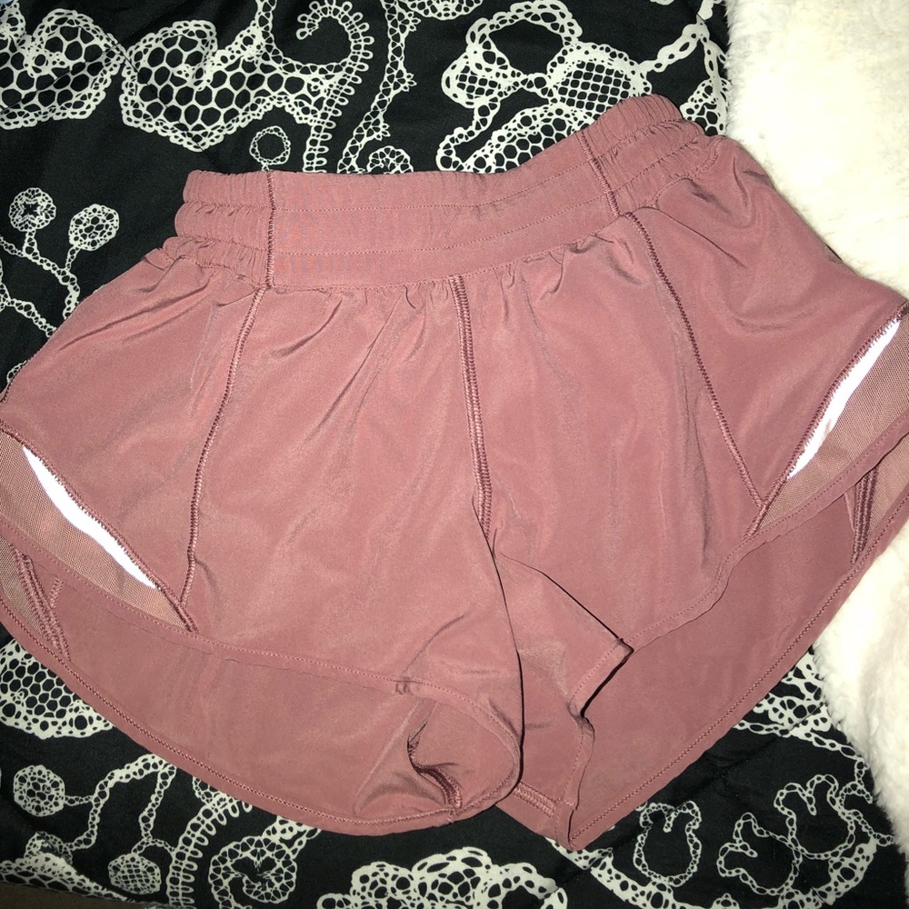 lulu lemon gotta hot short (2.5)
